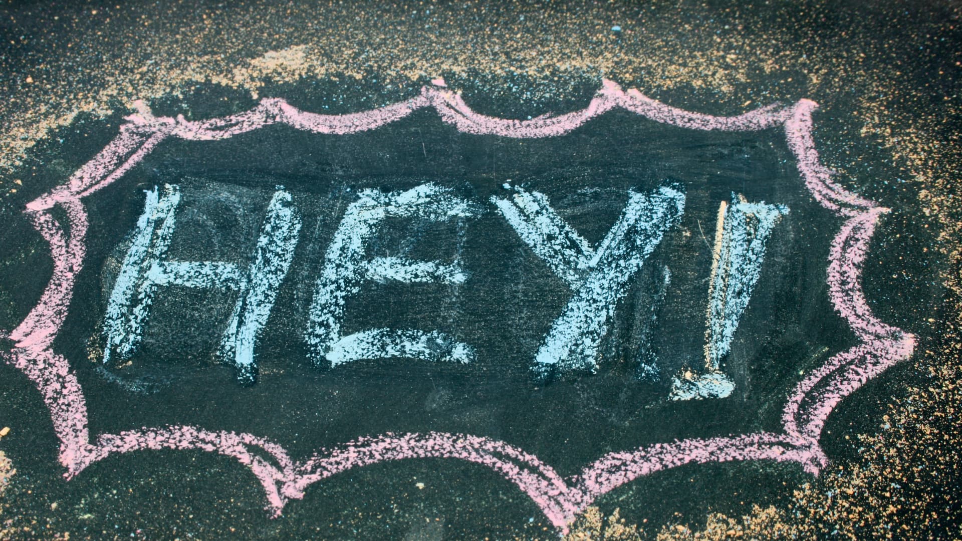 Jemand schreibt nur „Hey“: 12 Antworten, die den Chat trotzdem öffnen