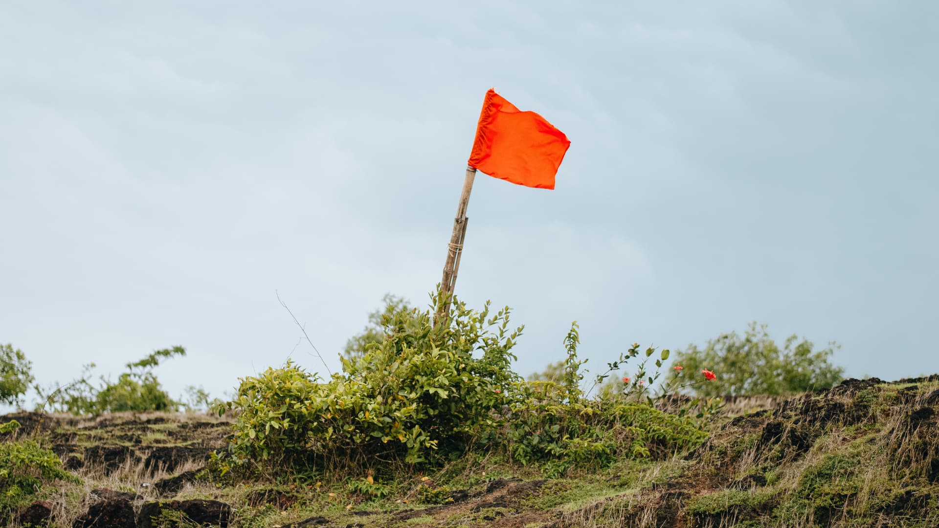 Red Flags im Dating-Chat: 18 Warnsignale, die du ernst nehmen solltest